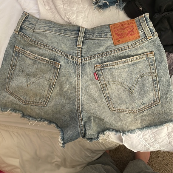 Levi Jean shorts - Picture 2 of 3